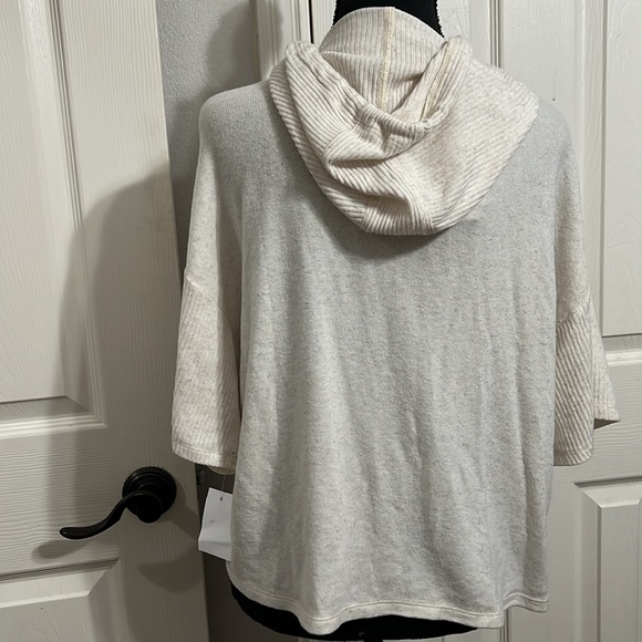 Johnny Was Calme Hooded Cozy Tee Ecru Size M NWT - Picture 3 of 11